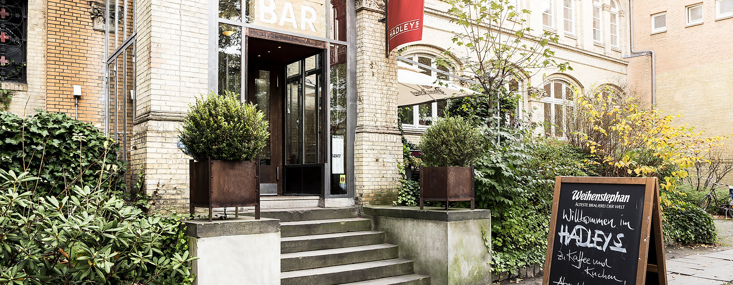 hadleys-eingang_c-cafe-hadleys-betriebsgmbh