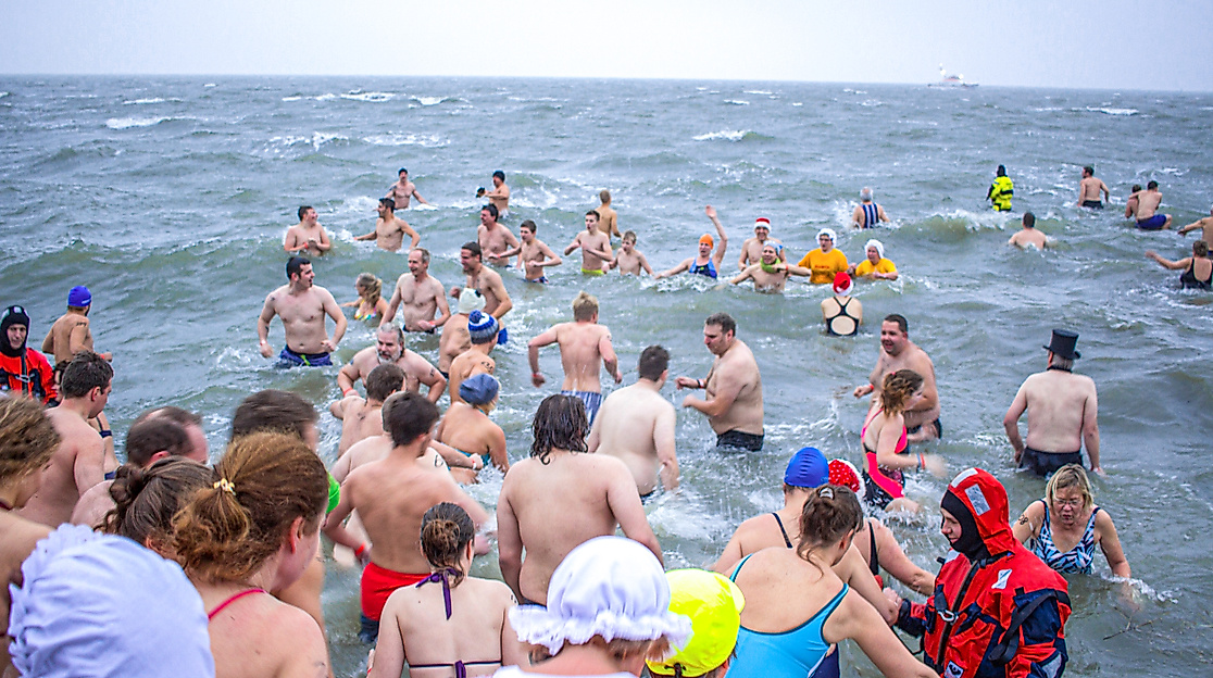 Büsum-Neujahrsanbaden01