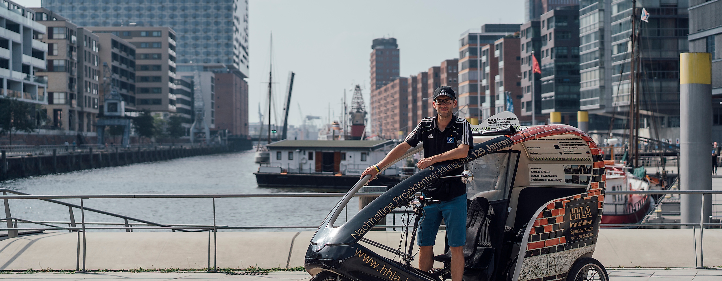 Mit der Rickscha durch Hamburg