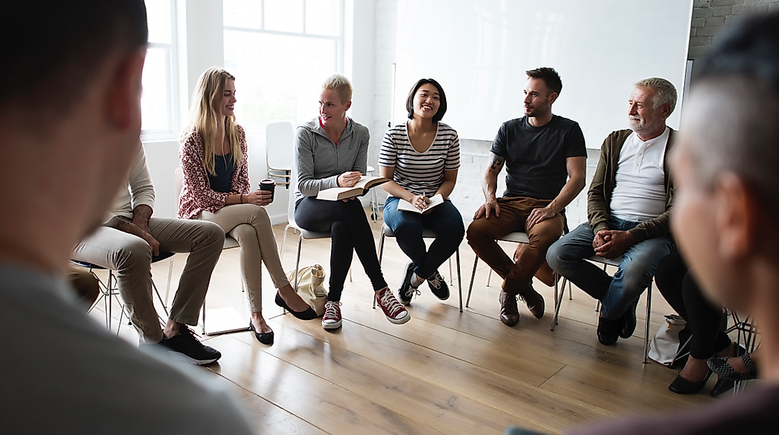 Groß (networking-seminar-meet-ups-concept)