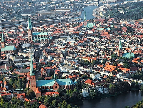 Benefiz-Sonderführung durch die UNESCO-Welterbe-Altstadt Lübeck inkl. Kirchenführung im Dom, Start am Holstentor