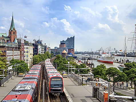 U-Bahn an den Landungsbrücken