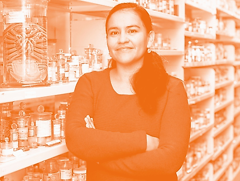 Portrait-Nancy-orange