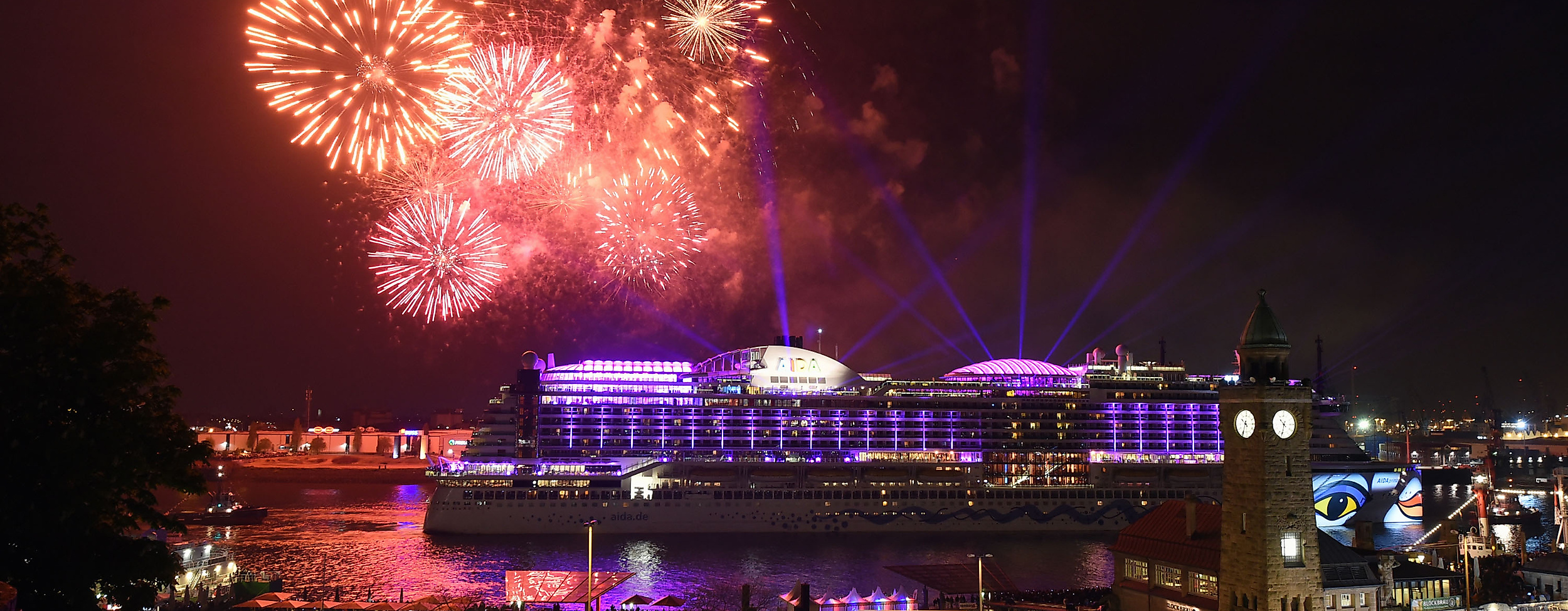 AIDA Feuerwerk Hafengeburtstag