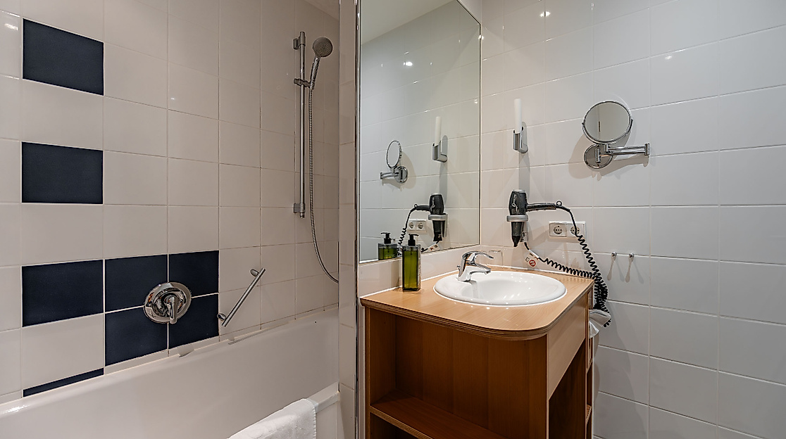 Hotel Baseler Hof Hamburg: Doppelzimmer Superior Bad