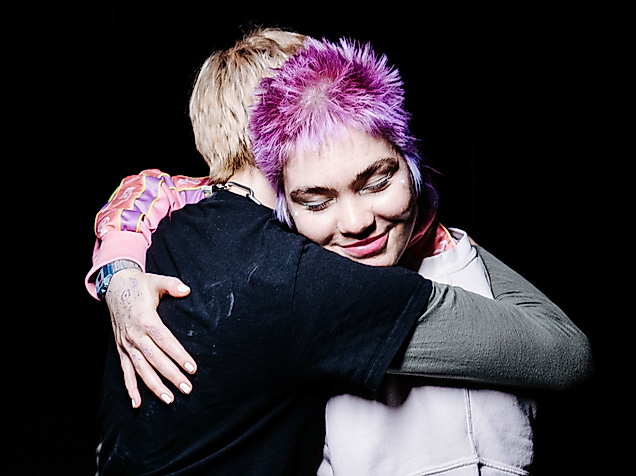 Two people who hug each other.