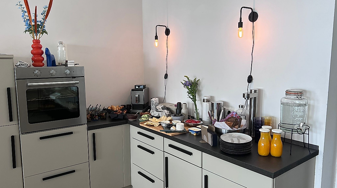 ff587006-a55a-4c18-a6a5-f4e7c695c69b