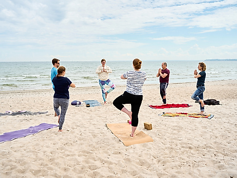 Yogastunde am Strand