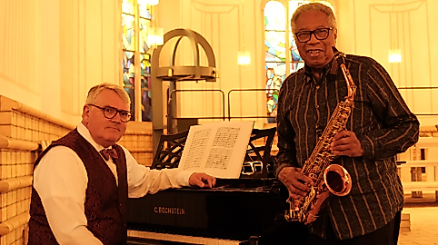 Jackson Crawford (Saxophon) und Henner Schwerk (Klavier):  „Hola! Das Sax spielt berühmte lateinamerikanische Komponisten."