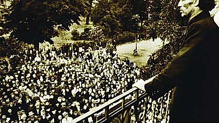 Herford-1949 Bruno Gröning spricht zu den Hilfesuchenden