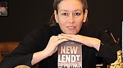 caro-sand-liest-aus-new-lendt-berlin-1031-1-small