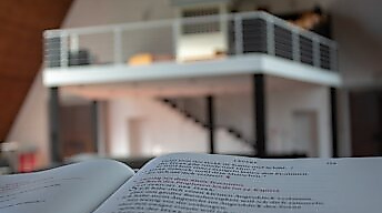Trinitatiskirche Hamburg Hohenhorst, Blick vom Altar auf die Orgelempore