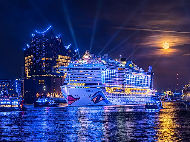 AIDA im Blue Port während der Hamburg Cruise Days
