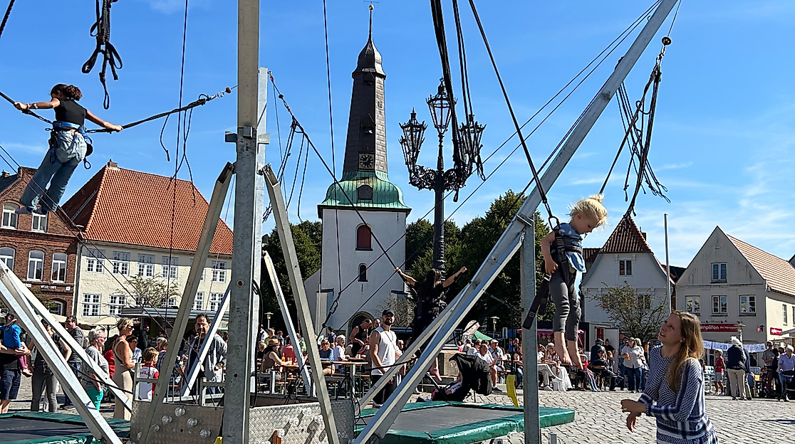 Marktfest 2025: Spaß auf dem Trampolin
