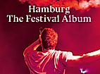 Person mit Bengalo in rotem Licht bei Musikveranstaltung. Text: Hamburg The Festival Collection.
