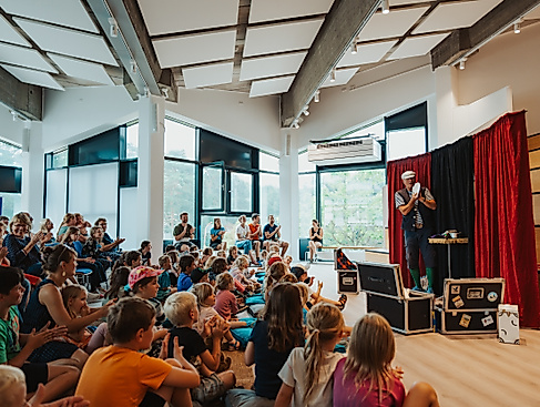 kaeptn-kuemmel-2024-mann-zaubert-talb-joelle-doernath