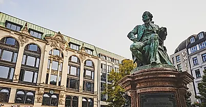 gaensemarkt_lessingdenkmal_c-2018-thisisjulia-photography-1