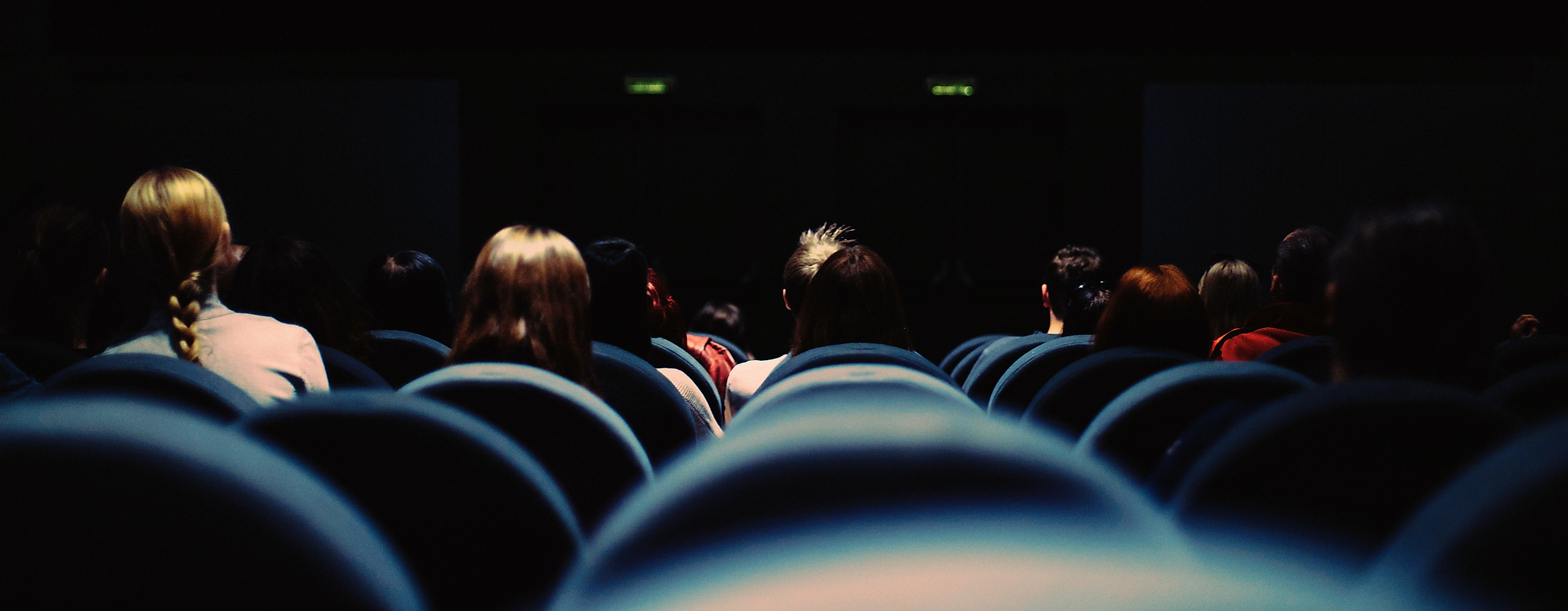 kinobesuch_c-unsplash-erik-witsoe