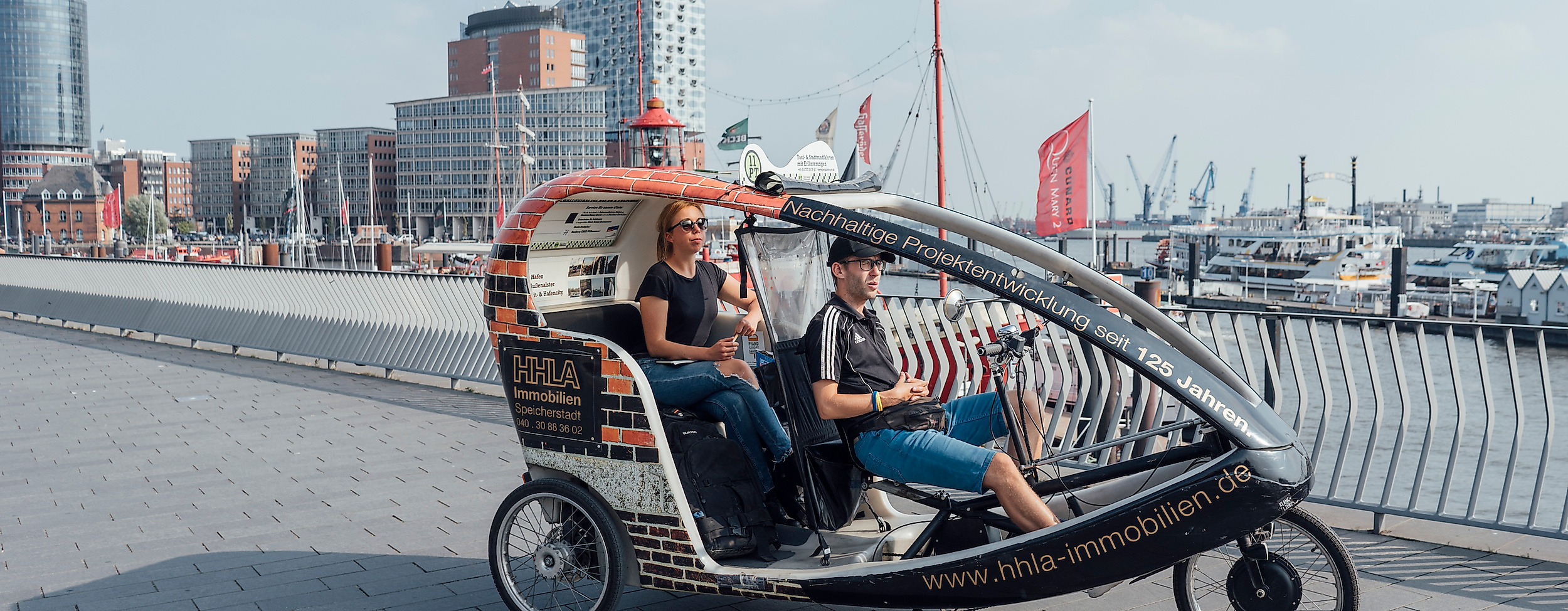 Mit der Rikscha durch Hamburg