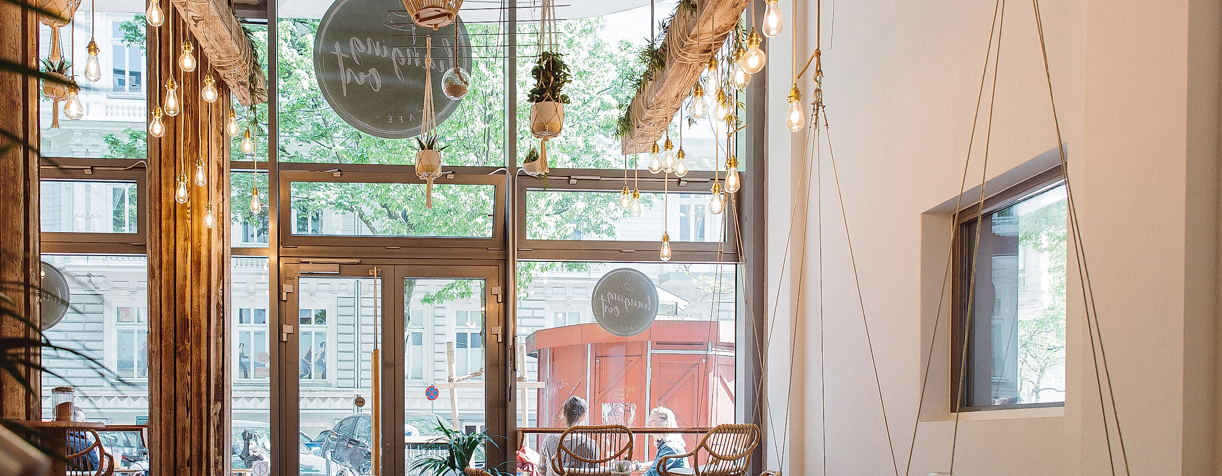 hangingoutcafe_c_kimundlasse_3