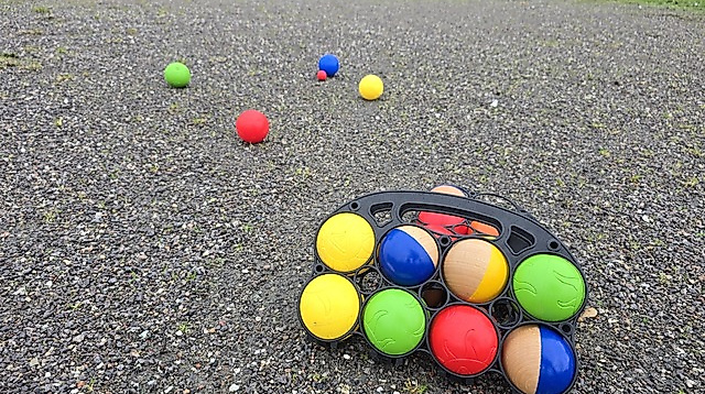 Federball vs. Boccia