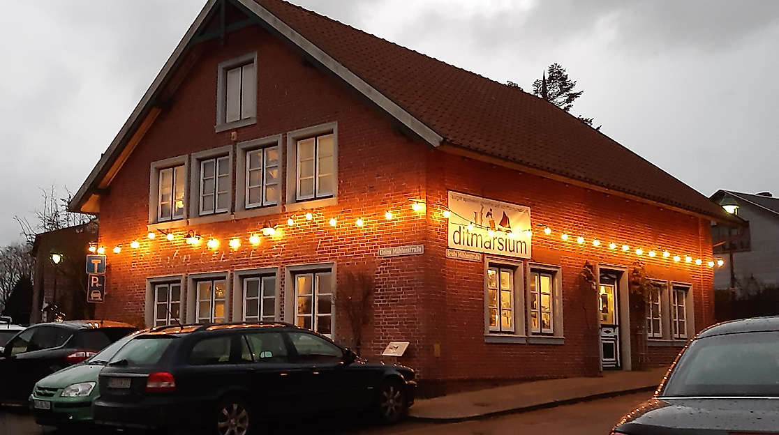 Adventsmarkt im Ditmarsium