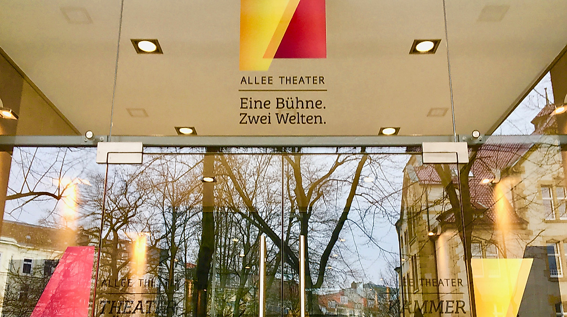 Allee Theater - Eingang