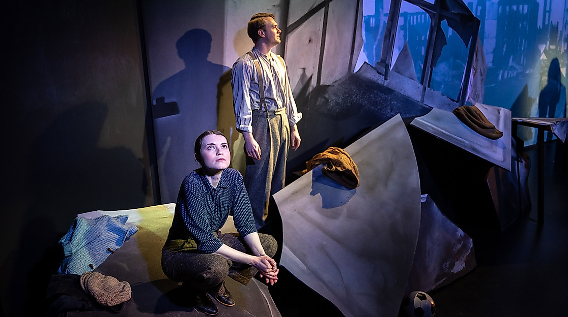 Huul man nich, du leevst ja noch; von Kirsten Boie; Ohnsorg-Theater, Uraufführung