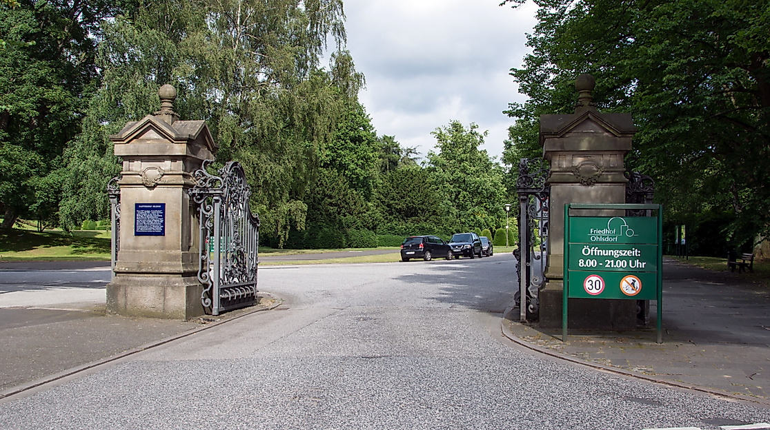 treffpunkt-eingang-friedhof-ohlsdorfcjohannes-beschoner_6