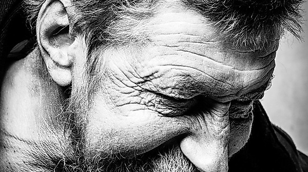 Ausstellung: ÜBER.LEBEN - im Schatten des Glanzes