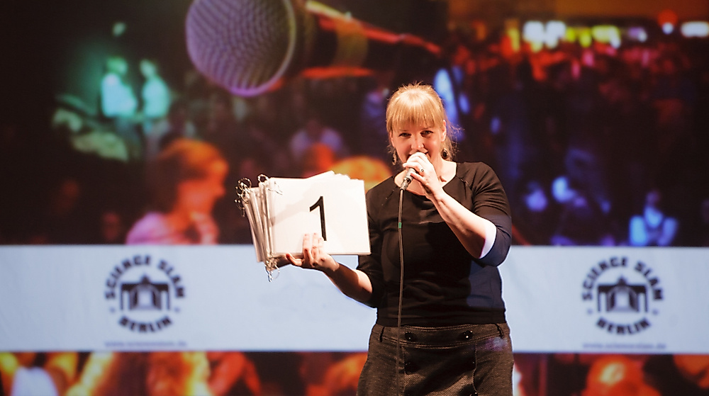 Insina Lüschen beim Science Slam