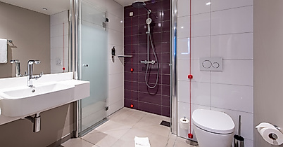 Disabled bathroom Premier Inn Hamburg St. Pauli