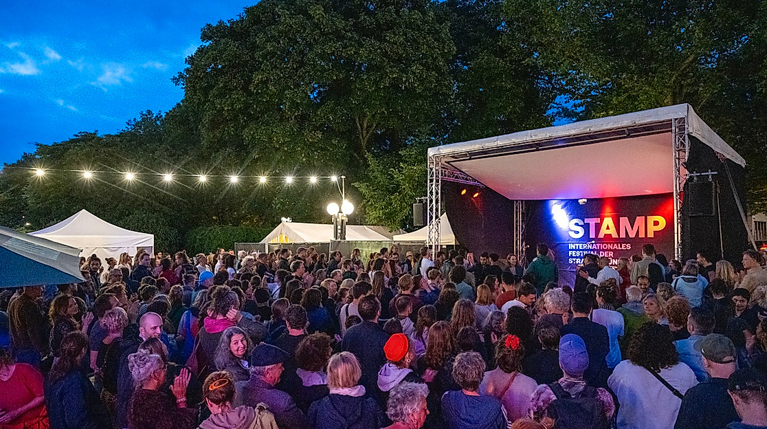 STAMP Gäste im Festivalzentrum