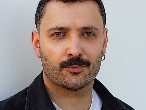 ZWISCHEN UNS LIEGT AUGUST – Lesung mit Fikri Anil Altintas