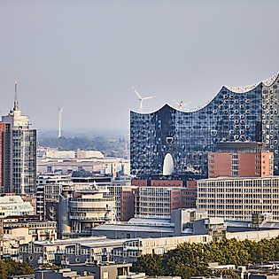 Blick vom Michel auf die Elbphilharmonie