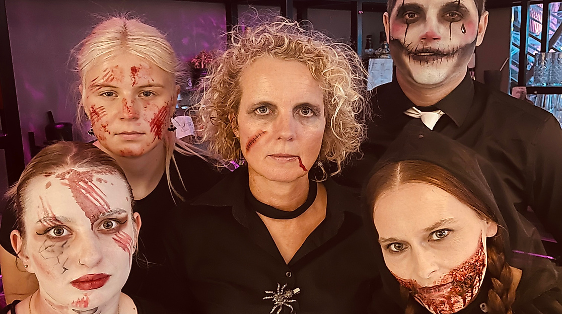 Bei uns wird nicht nur die Deko gruselig! Auch unser WATERKANT-Team zeigt sich zu Halloween von seiner schaurigsten Seite.