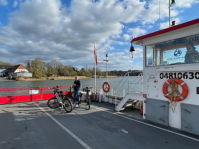 fahrradtour_faehre_i_mp-ebike-adventures_c-mp-business-gmbh