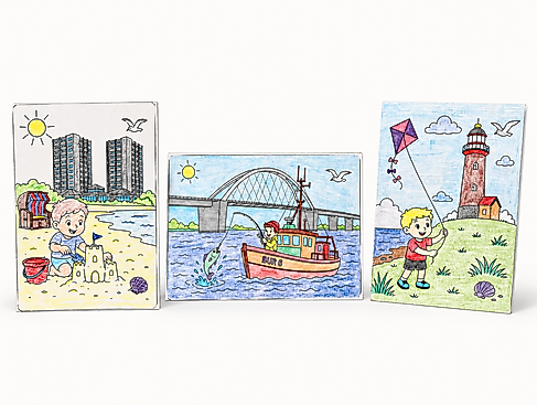 Bunte Kinderzeichnungen am Meer