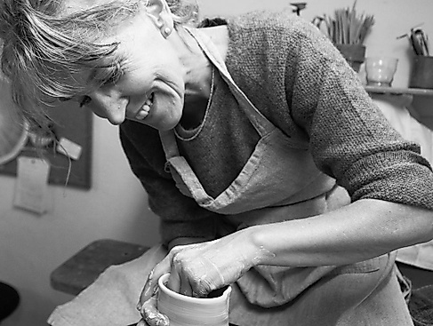 Drehkurs an der elektrischen Töpferscheibe