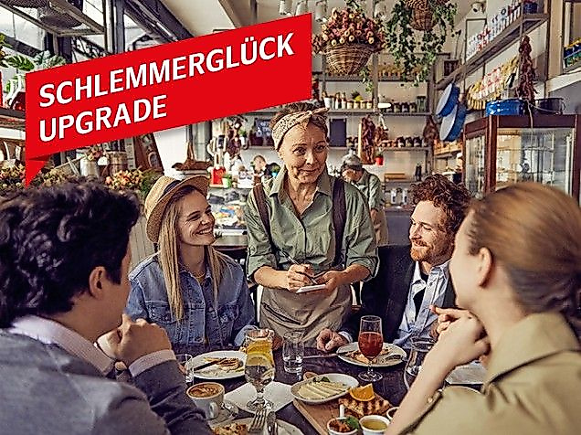Schlemmerglück Upgrade: Gäste bestellen im Restaurant Hamburg