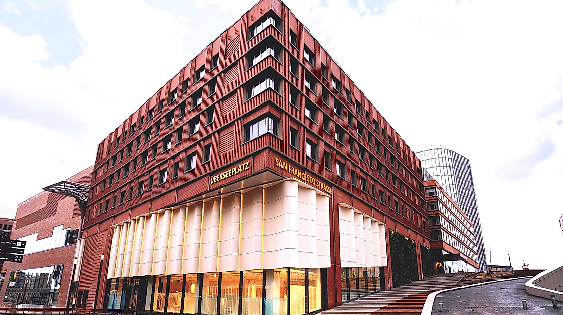 Aussenansicht an der Waterkant des Westfield Hamburg Ueberseequartiers