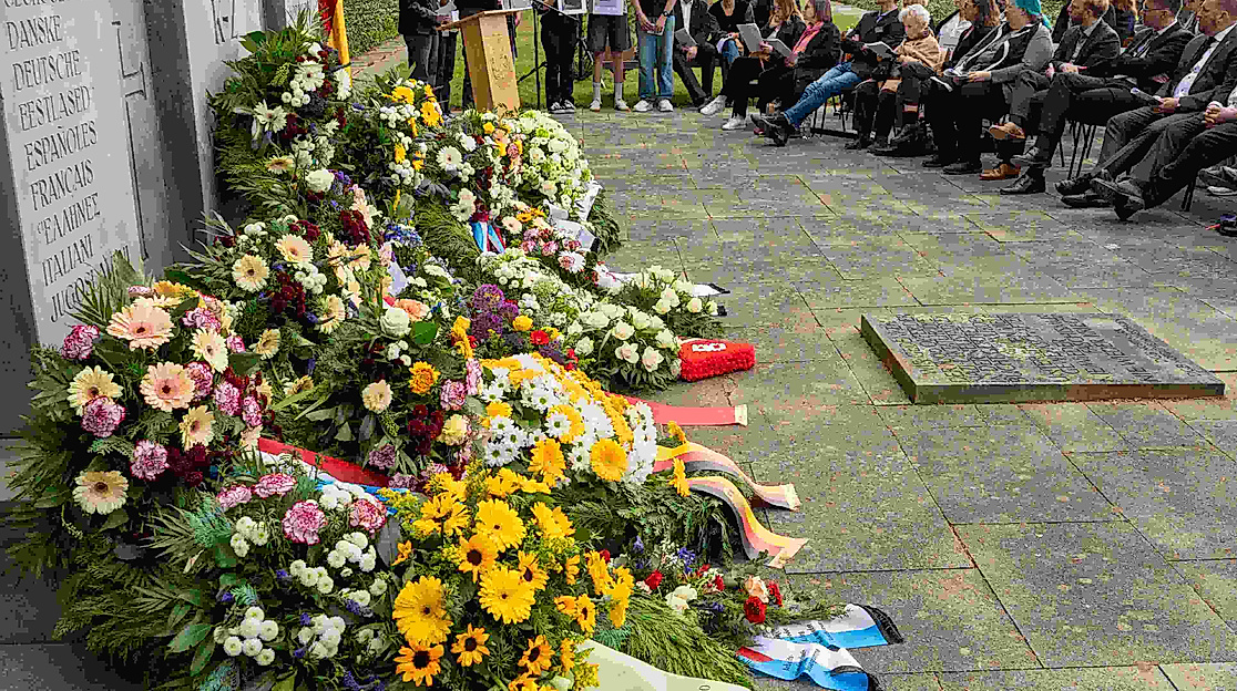Gedenkveranstaltung am 03. Mai 2026 auf dem Cap-Arcona-Ehrenfriedhof in Neustadt in Holstein.