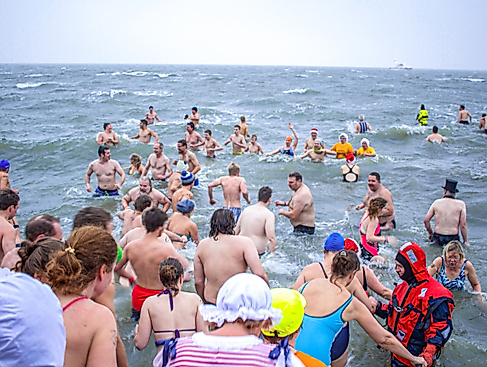 Büsum-Neujahrsanbaden01