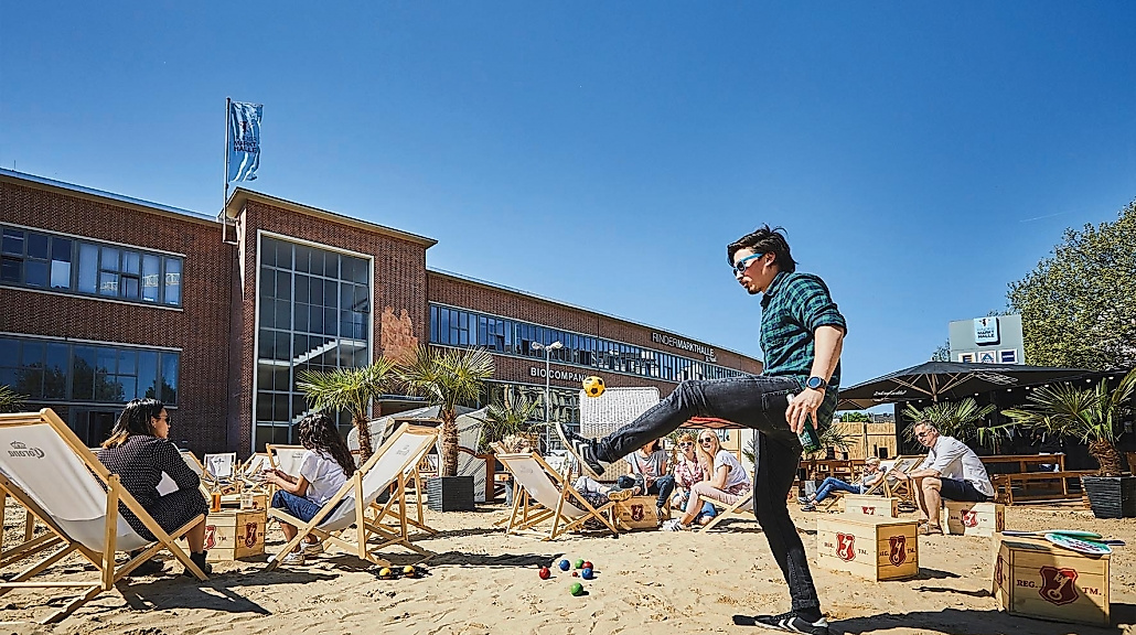 karo-beach-strandbar-an-der-rindermarkthalle_ii_c-karo-beach