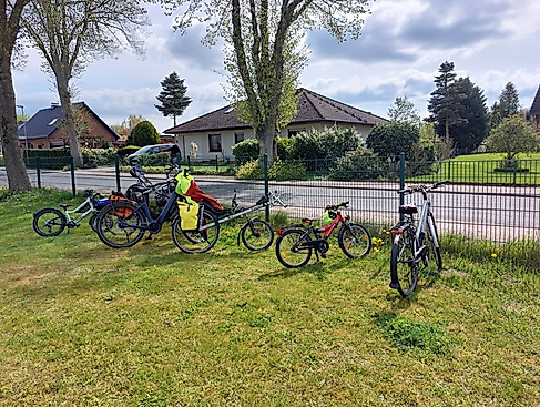 Familienradtour zum Spielplatz in Witzeeze