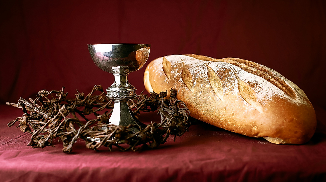 Kelch, Dornenkrone und Brot