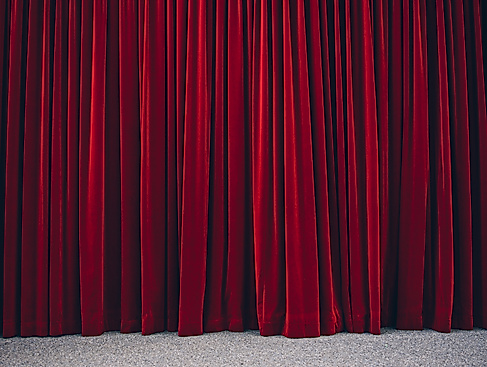 Roter Bühnenvorhang