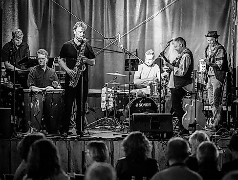 SENSE AGAIN - LiveLounge im Foyer
