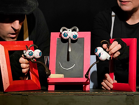 secondhandshow(c) Reinhard Winkler