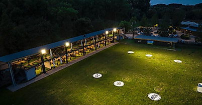 poi-golf-lounge-resort-nachtaufnahme-web-2500x1500